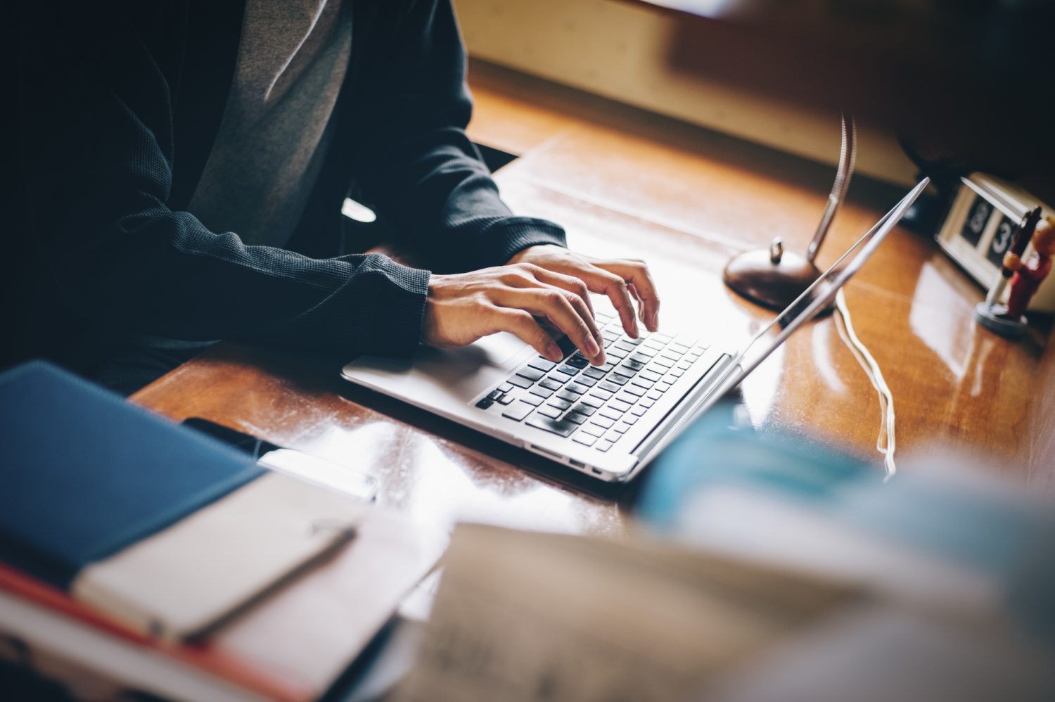 「従事」とは?意味や履歴書での使い方、敬語表現などを解説 マナラボ